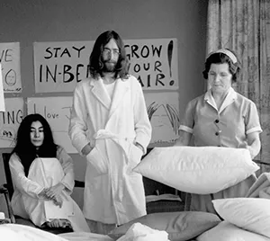 John Lennon, Yoko Ono e empregada doméstica