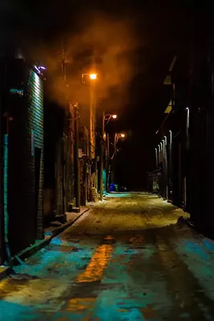 rua escura noite horror
